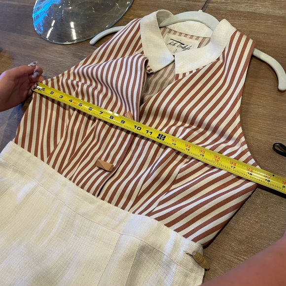 Gorgeous linen kneelength dress with Darling wooden buttons bought in Paris - Picture 9 of 9